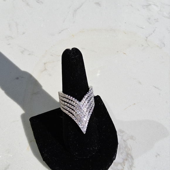 Sparkling Silver Chevron Pavé Ring - Picture 8 of 8
